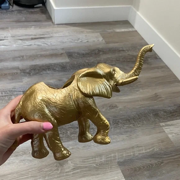 Chic Gold Elephant Decor - Picture 1 of 3